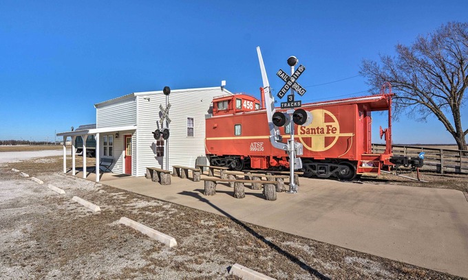 Duenweg Apartamento | Unique Joplin Gem: Converted Train Car Studio