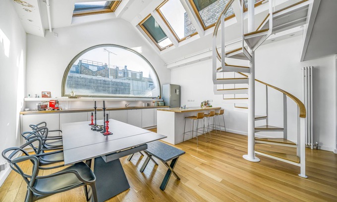 Islington Casa | Unique Light-Filled Three-Bedroom Mews House
