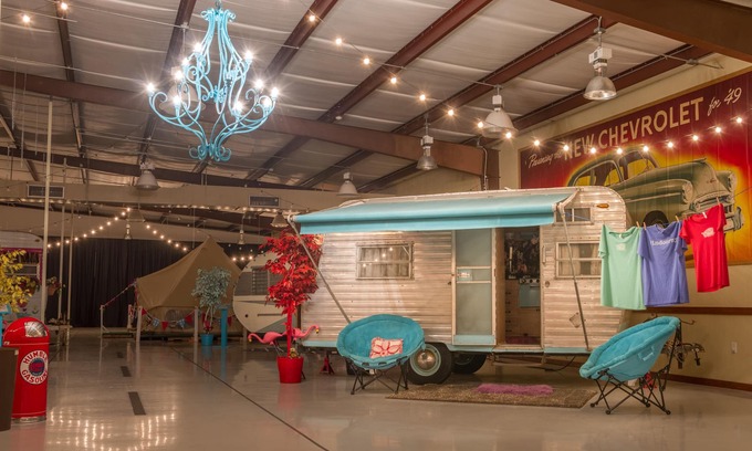 Warrenton Hotel | Glamping interior en Lone Star Glamp Inn en Round Top / Warrenton, Texas