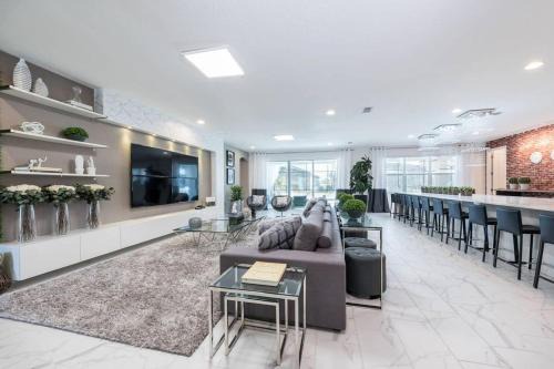 Kissimmee Casa | UNIQUE MASTERPIECE15 Suites Sleeps 30 SON101