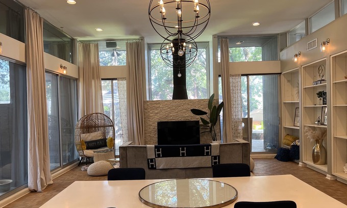 Grapevine Casa | Unique & Modern 9 Mins to DFW Airport, Grapevine Lake & Southlake