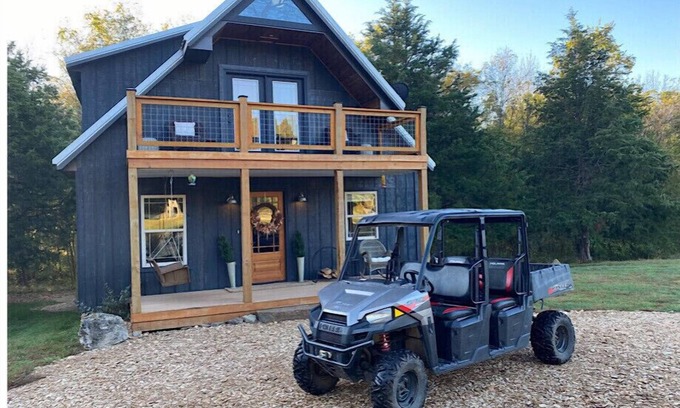 Turners Cabina | Unique/modern, secluded cabin on 95 river front acres/utv/kayaks & hot tub