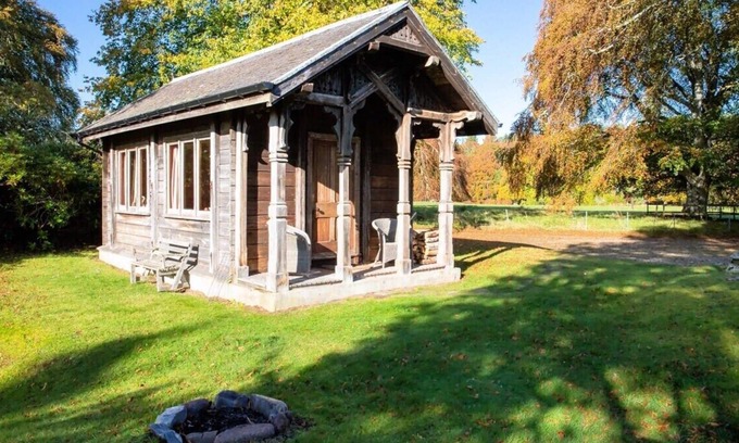 Nairn Cabina | Cabina noruega única encaramada sobre el río Findhorn con una vista impresionante
