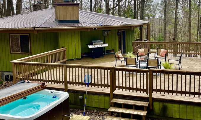 Rib Mountain Casa | Unique Octagon Ski Lodge in heart of Rib Mountain State Park with hot tub