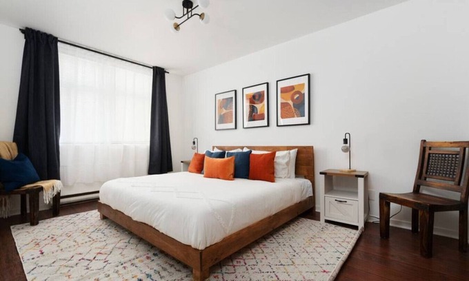 Ville-Marie Apartamento | Unique Old Montreal Parking & Yard Patio 10 Guests