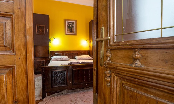 Old Town Casa | Unique Old Town Home 2min to Beach and Harbour Private Entrance