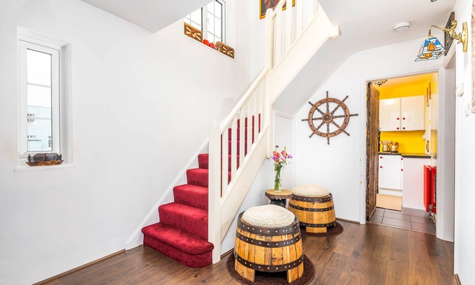 Mabe Cabaña | Unique Pirate Cottage in Penryn, Falmouth with hot tub, sleeps max 8