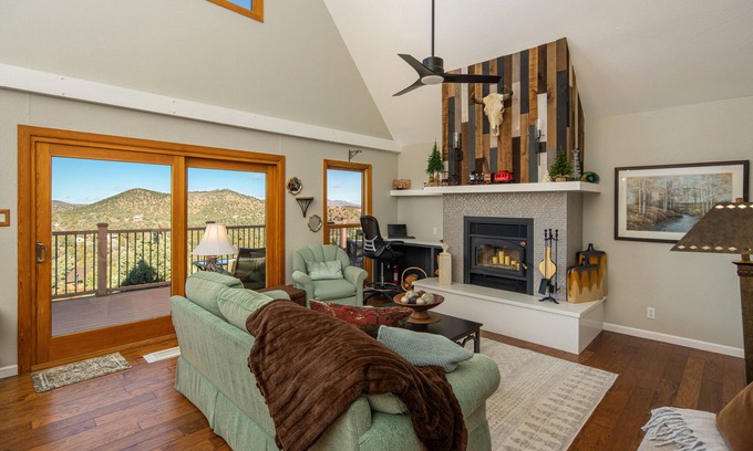 Reno Casa | Unique, private mountain home, stunning views, king bed suite, dog friendly