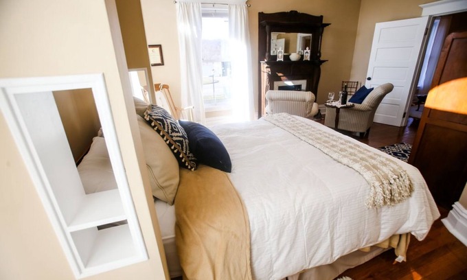 Huntington Cama Y Desayuno | Única, tranquila, privada y encantadora suite en el corazón del centro de Huntington.