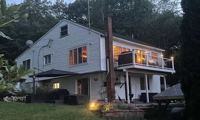 Lyman Casa | Unique rental with two houses on the lake in charming Lyman with AC, WiFi