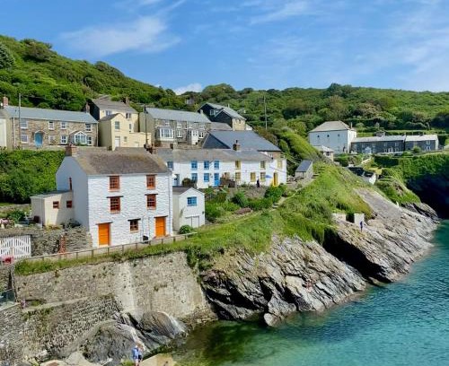 Portloe Casa | Unique Retreat - 2 bedroom cliff top cottage with large terrace