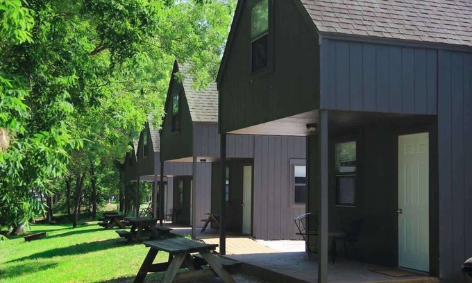 Caplinger Mills Cabaña | Unique Riverfront Gem: Dogs Ok, King Bed (Cabin 1)