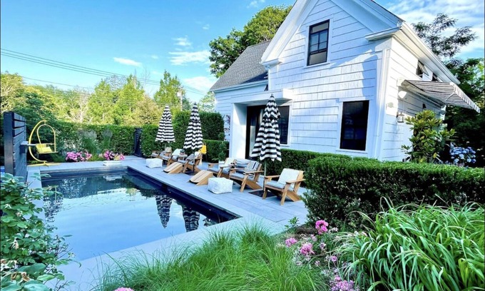 Sandwich Casa | Unique Sandwich Barn/House Compound - walk to beach and shops!