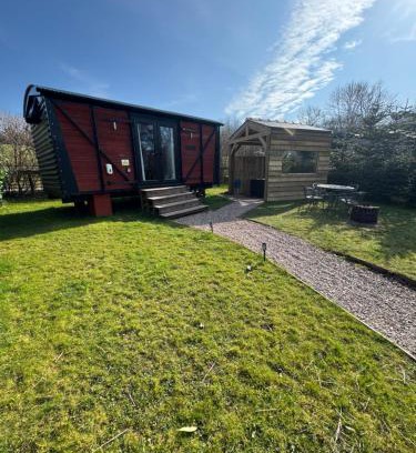 Longtown Apartamento | unique sheperds hut private hot tub, ensuite & kitchenette