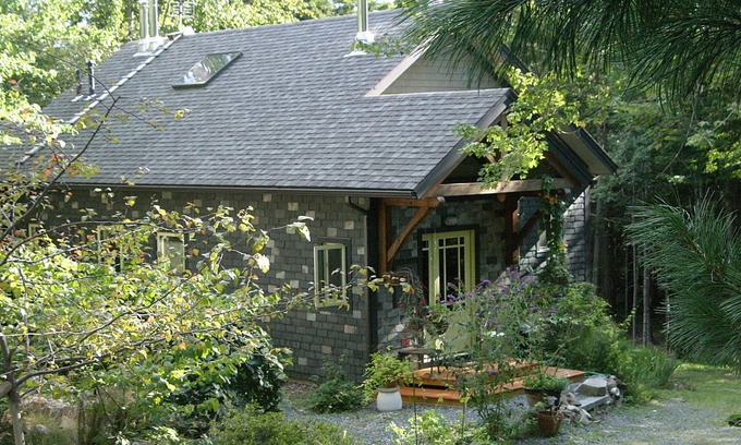 Bernard Casa | Única casa de artista de pizarra en una tranquila zona rural cerca del Parque Nacional Acadia