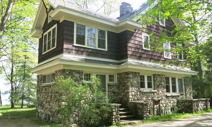 Elk Rapids Casa | Unique & Spacious 5-bedroom on Sandy Shores of of Elk Lake