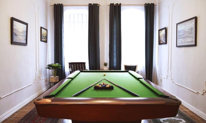 Avoti Apartamento | Unique Spacious Classic 3 bedroom Midtown Apartment ! BILLIARD room !