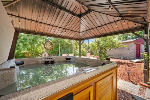 Berkley Casa | Unique & Spacious House Steps From Regis