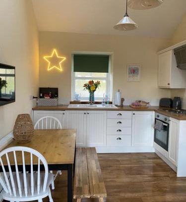 Leeswood Apartamento | Unique Stay on an Alpaca Therapy Farm with Miniature Donkeys North Wales