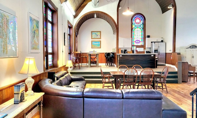 Durand Casa | ¡Posibilidad de lugar iglesia renovada!