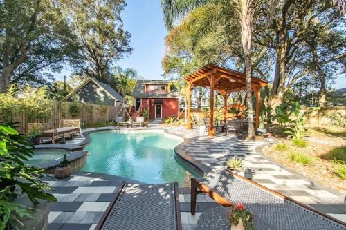 Urban Core Apartamento | Unique studio w pool spa & gardens near downtown