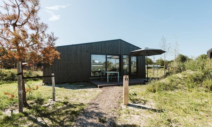 Ouddorp Chalet De Esquí | Unique tiny house with a nice terrace!