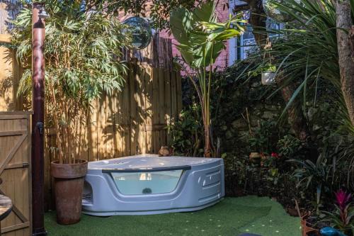 Sintra Casa | Unique Tiny Smart Home with Private Garden, Jacuzzi, PS5, Cinema Projector - Sintra WOW
