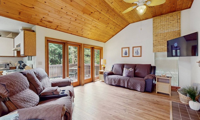 Arcata Casa | Casa unifamiliar única con vistas a la costa de Redwood, ¡junto a HSU y senderos!