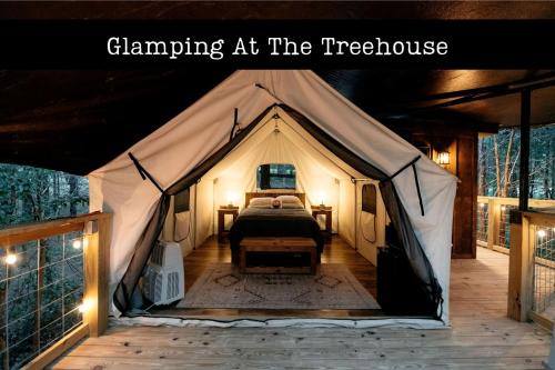 Branson Casa | Unique Treehouse Tent Ideal for Couples in Branson, Missouri