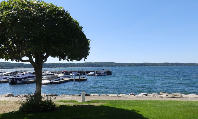 Boyne City Condominio | Unique Unit View - Landings Condominium en el hermoso lago Charlevoix - WIFI