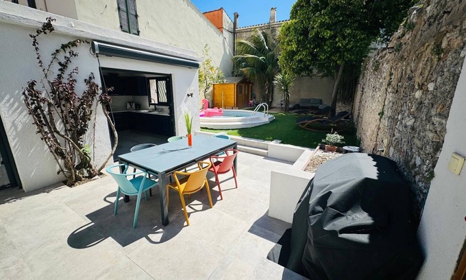 Antibes City Centre Casa | Unique : Villa au Coeur du Vieil Antibes Avec Piscine!