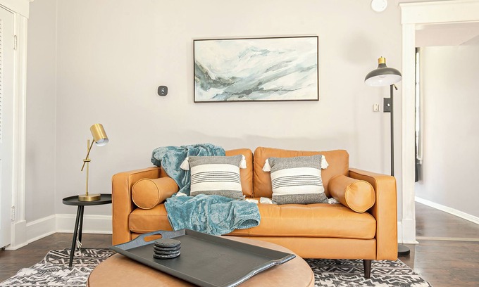 Cheviot Casa | Unit 1:Ground floor, porch, king bed, garage, w/d