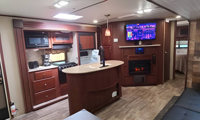 Monticello Casa | Unit #2 RV (Reggae Reef Villa)