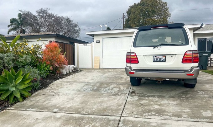 Westside Costa Mesa Casa | Unit #2- The Escape Costa Mesa