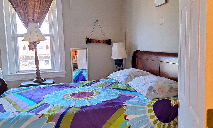Petworth Apartamento | Unit 3 - Fabulous -1 Bedroom, Washington DC Townhome with AC, WiFi, TV/kitchen.