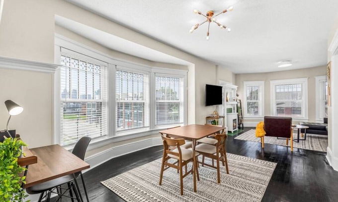Brush Park Apartamento | Unit 6 · Luxury Brush Park Penthouse with Stunning Views