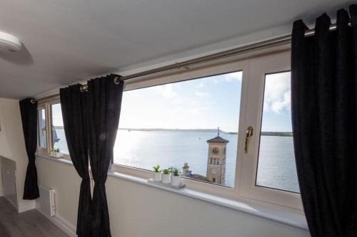 Cobh Apartamento | Unit 6 Penthouse Apartment With Harbour & Island Views