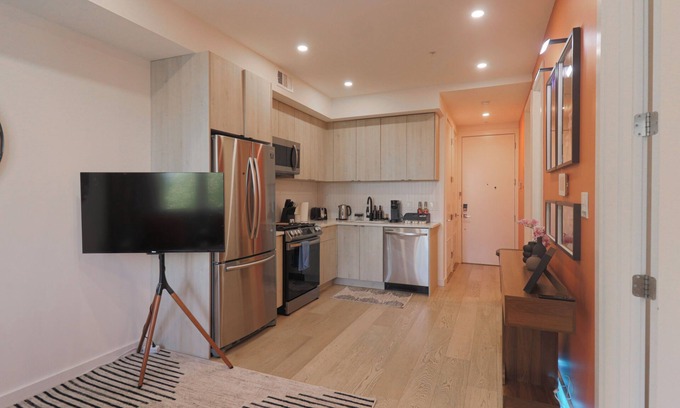 Kingman Park Cama Y Desayuno | Unit 7:Charming 2-bedroom apartment with AC in Washington