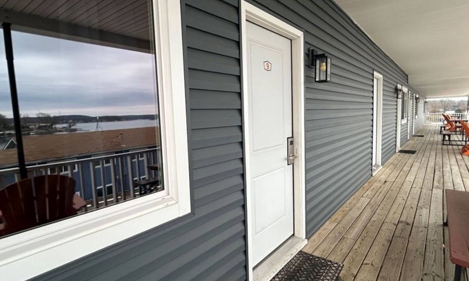 Lake of the Ozarks Condominio | Unit 9-3 Bedrooms, 1 Bath, Offering a Spectacular View