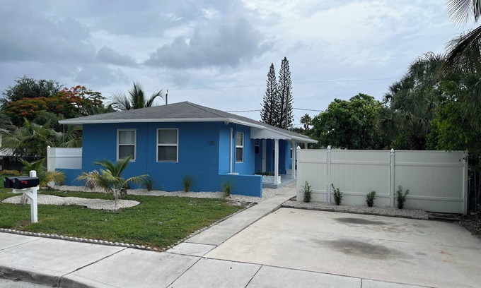 Lake Worth Apartamento | Unit B - Freshly Remodeled 1/1-Close to everything!