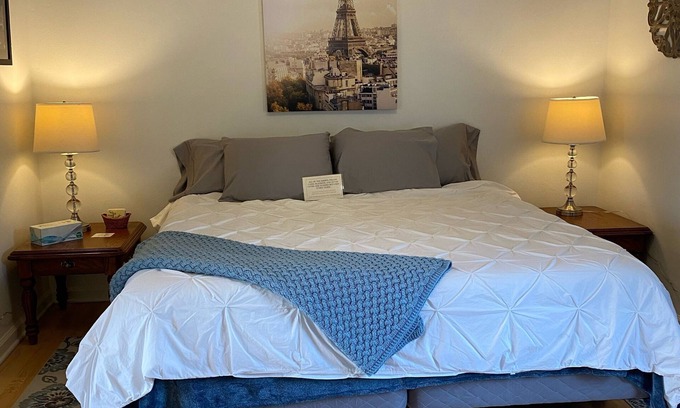 West Salem Apartamento | Unit C at the Manor House Month to Month