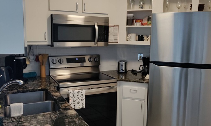 Ventura Condominio | Universal studios ,Disney and easy shopping mall close by with many restaurants