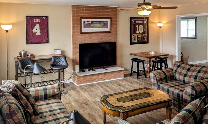 Tallahassee Casa | University Family & Friends House, 4 bedrooms,2 baths, sleeps 12,near FSU & FAMU