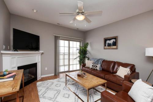 Ames Apartamento | University Suite + Pool + Gym