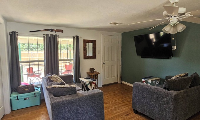 Lake Whitney Cabina | Unlock your next adventure at this cozy cabin on Lake Whitney.