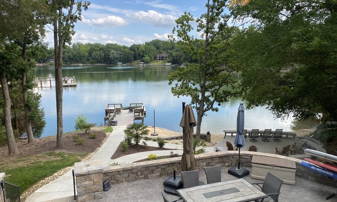 Bowling Green Casa | Playa privada y barco! - Hermoso espacioso frente al lago 5BR / 4ba - 20 minutos de CLT