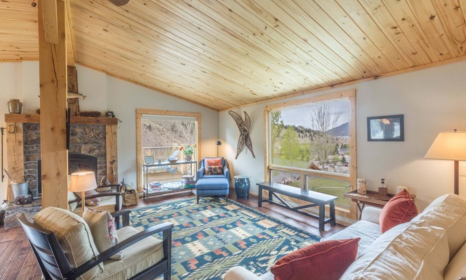 Creede Casa | Unmatched Panoramic Mountain Views - Pet Friendly - Walk to Downtown Creede