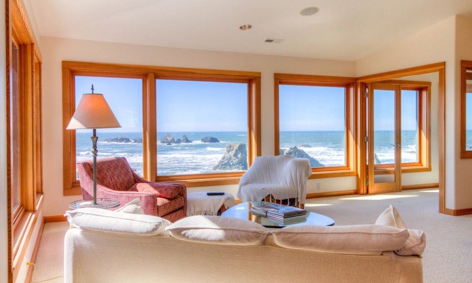 Bandon Casa | Unobstructed Oceanfront View at Face Rock