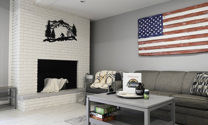 Bellaire Condominio | Unpack and relax in this 2 bedrm, 1.5 bath mountain view condo. Sleeps 6. Pools
