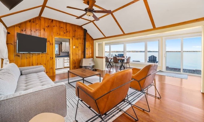 Brighton Casa | Unparalleled Lake Ontario views and watercraft